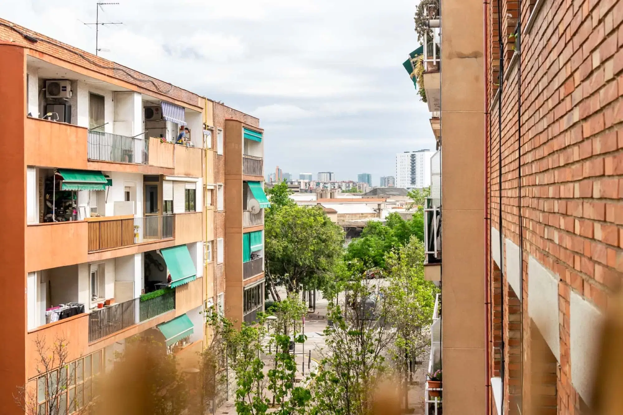 SPC 8030, Barcelona – Exterior