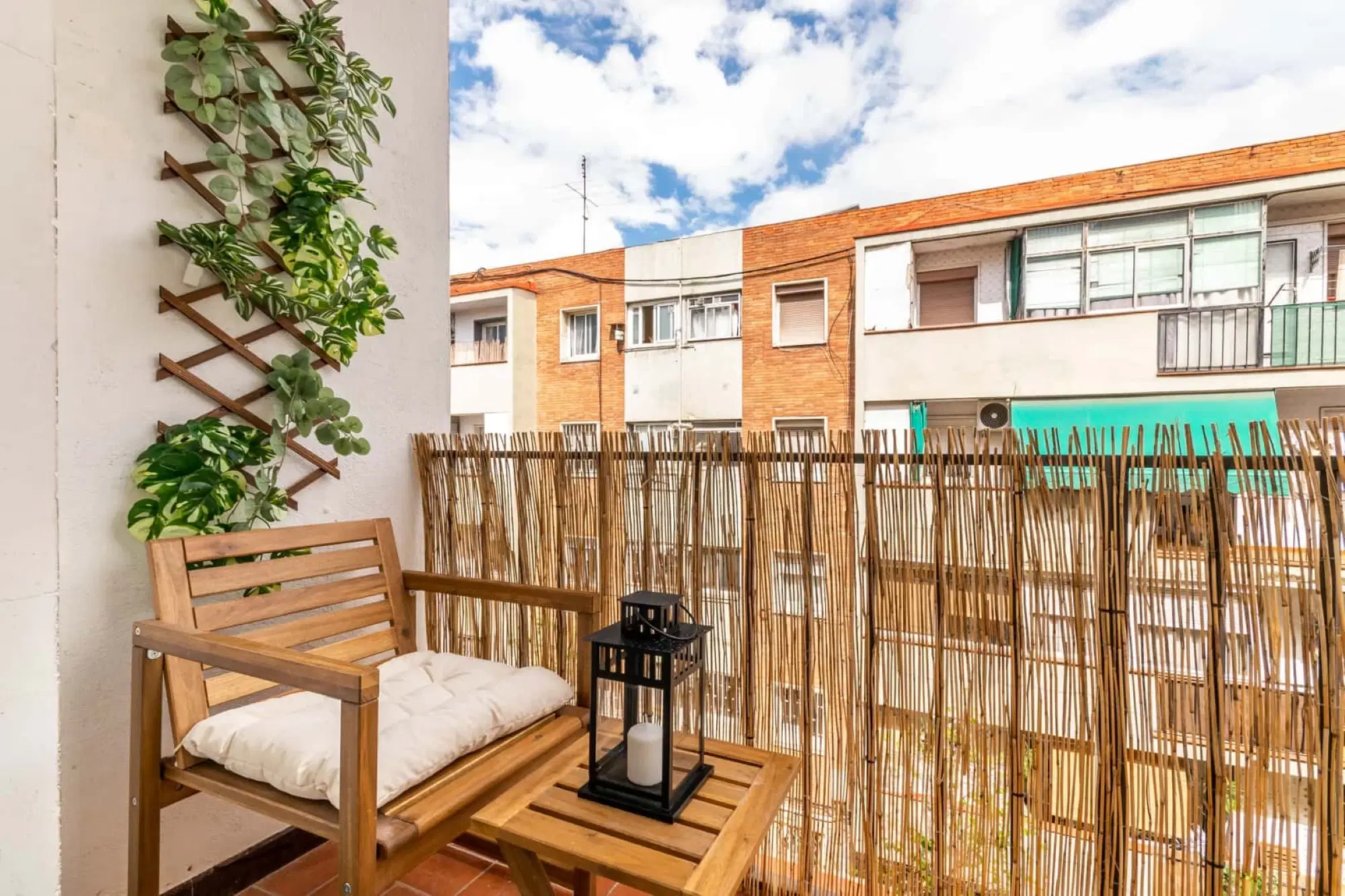 SPC 8030, Barcelona – Exterior