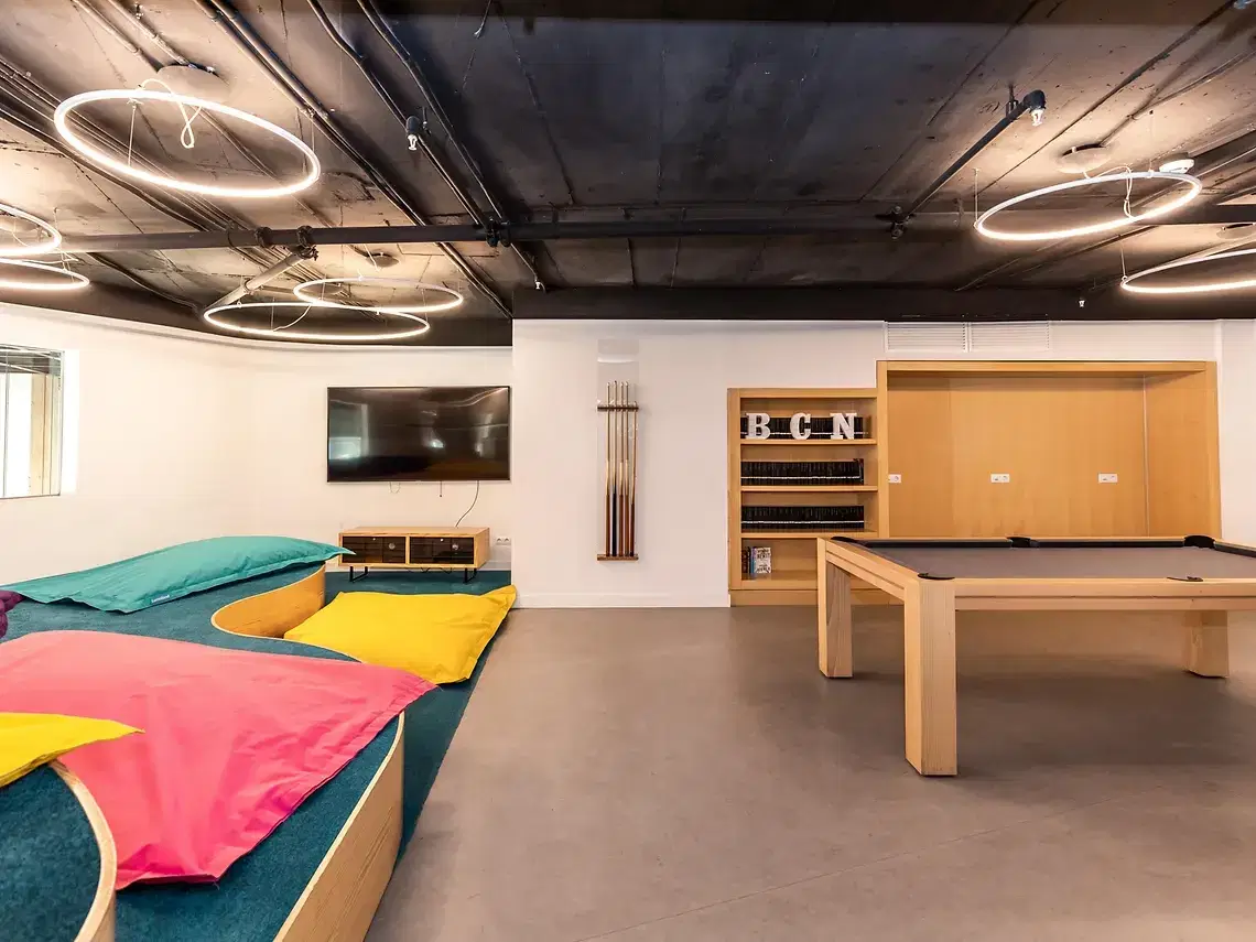 Yugo Garbi, Barcelona – Amenities