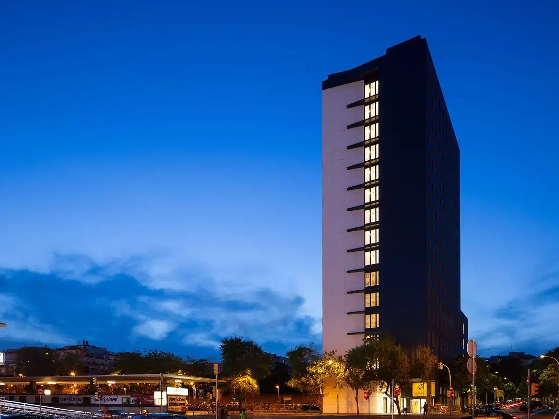 Yugo Garbi, Barcelona – Exterior