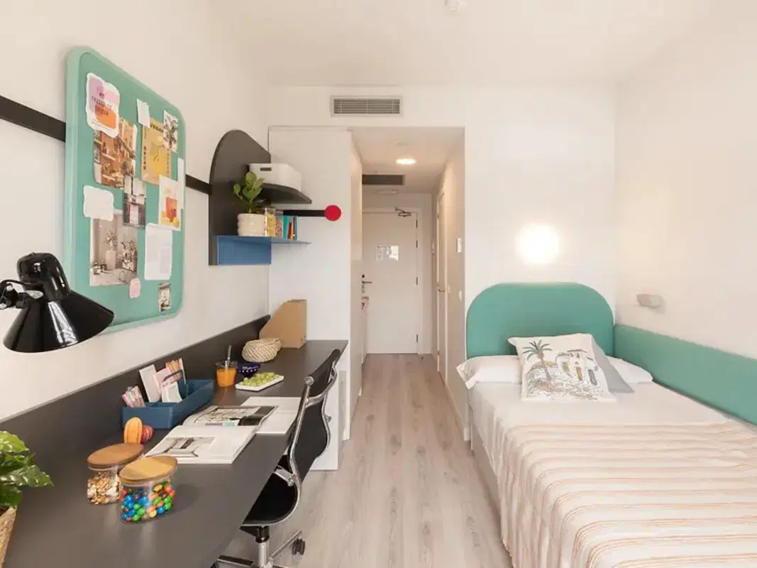 Yugo Aleu, Barcelona – Individual basic with balcony (14 Sqm)