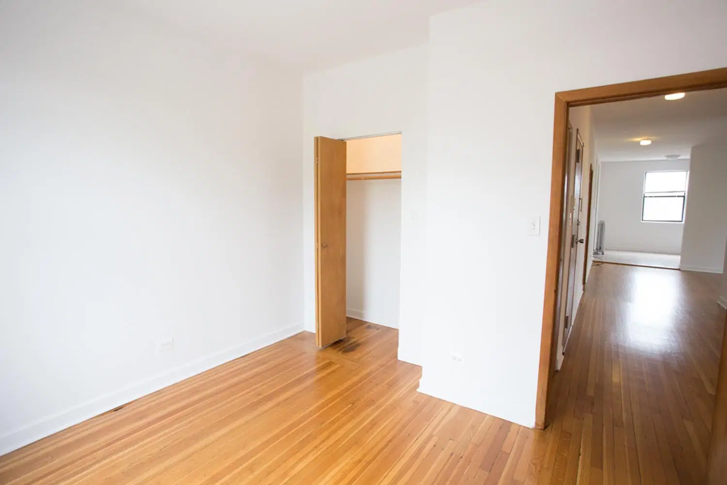 5500 S. Cornell Avenue, Chicago – 2 Bed 1 Bath