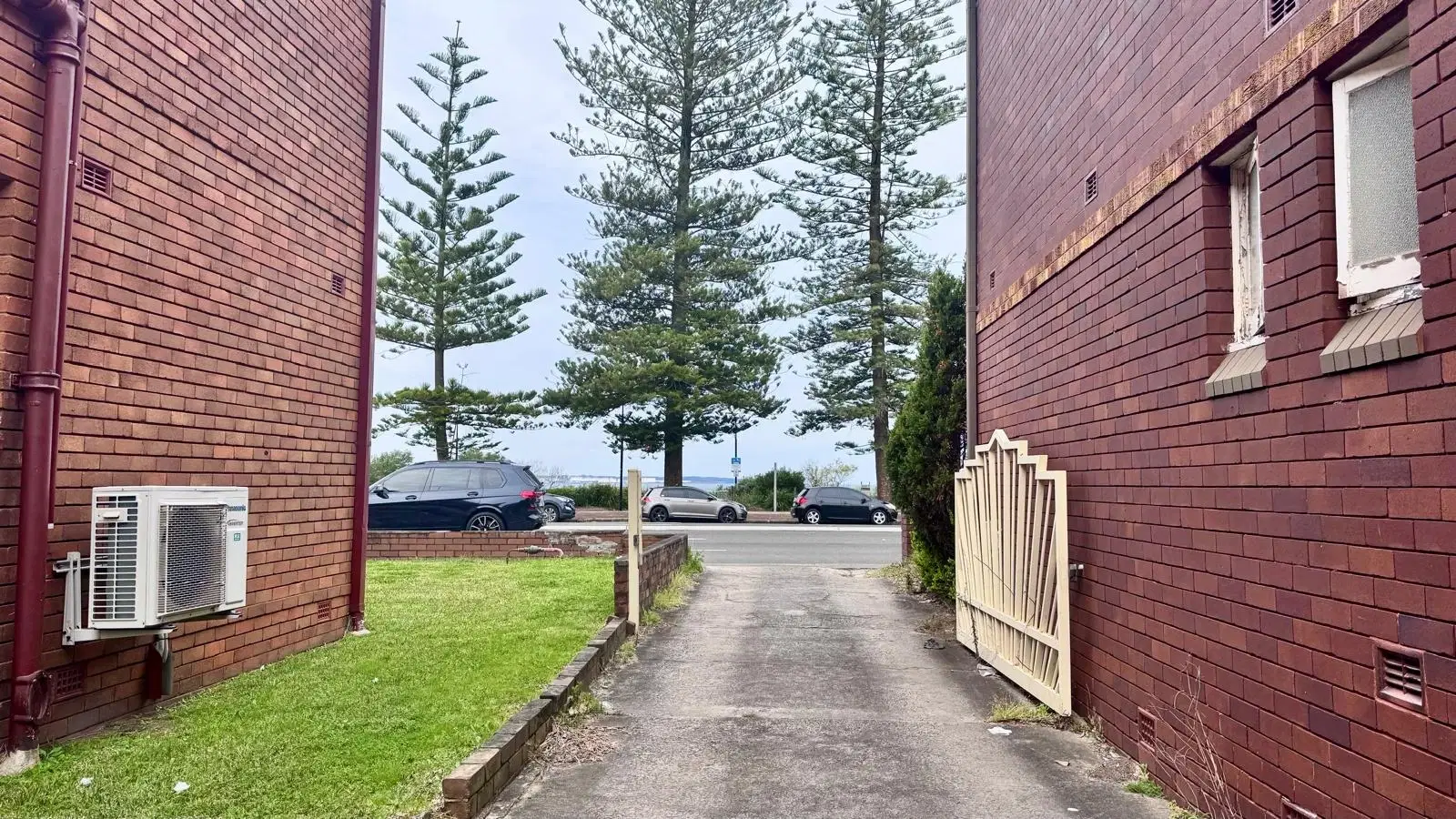 Room in a 4 Bedroom Apartment, The Grand Parade, Sutherland, Australia NSA 2232 – Exterior