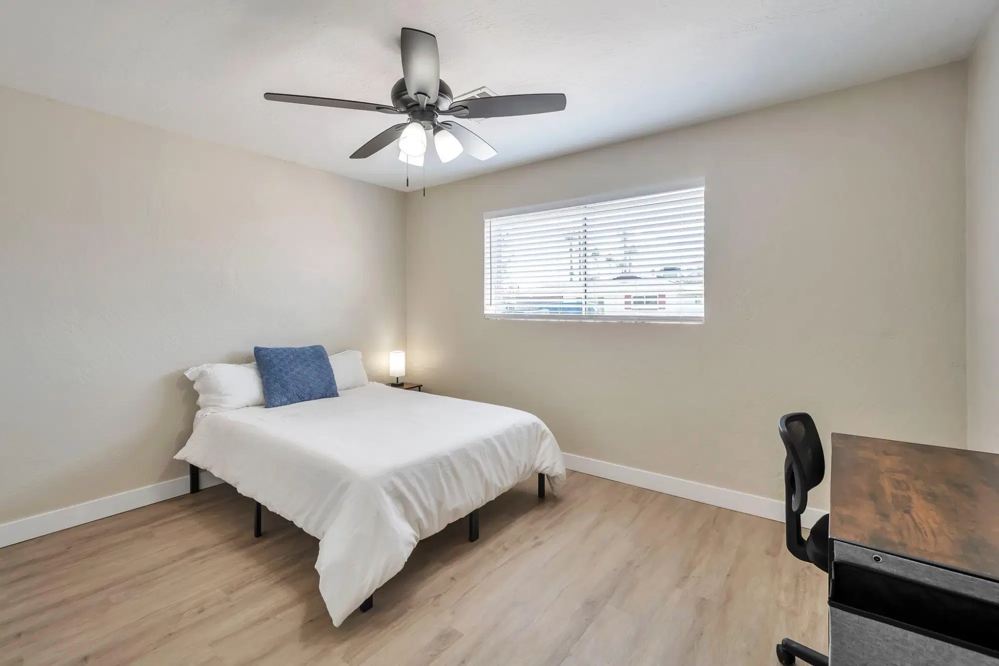 PDP 85017, Phoenix – #24977: Room in 10 Bed 3 Bath