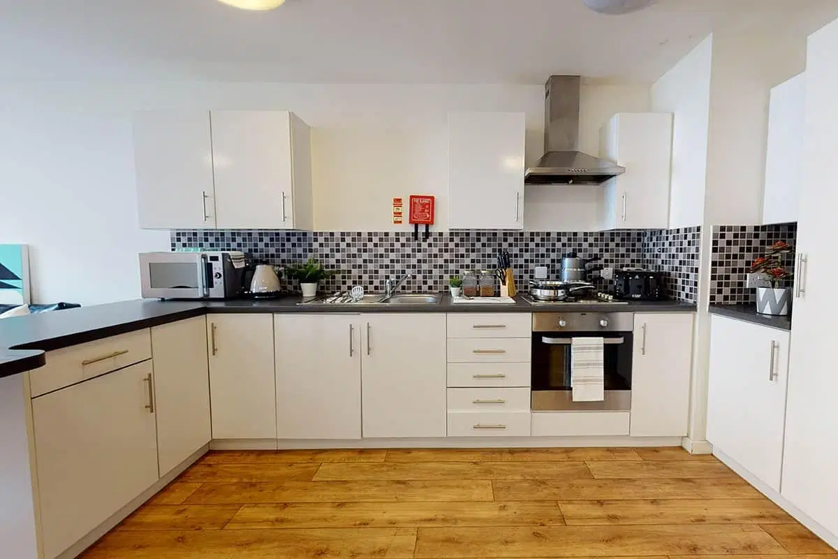 GoBritanya Sterling Court, London – Kitchen