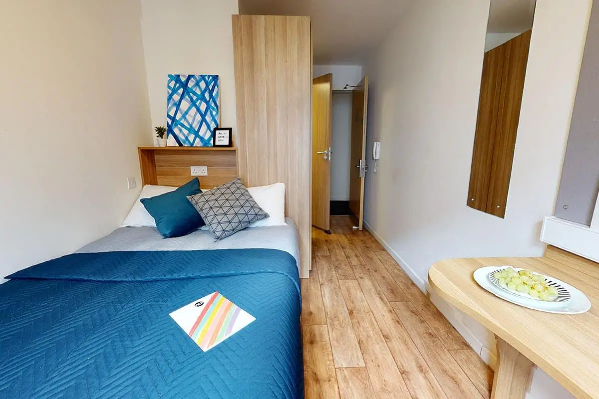 GoBritanya Sterling Court, London – Bronze Ensuite