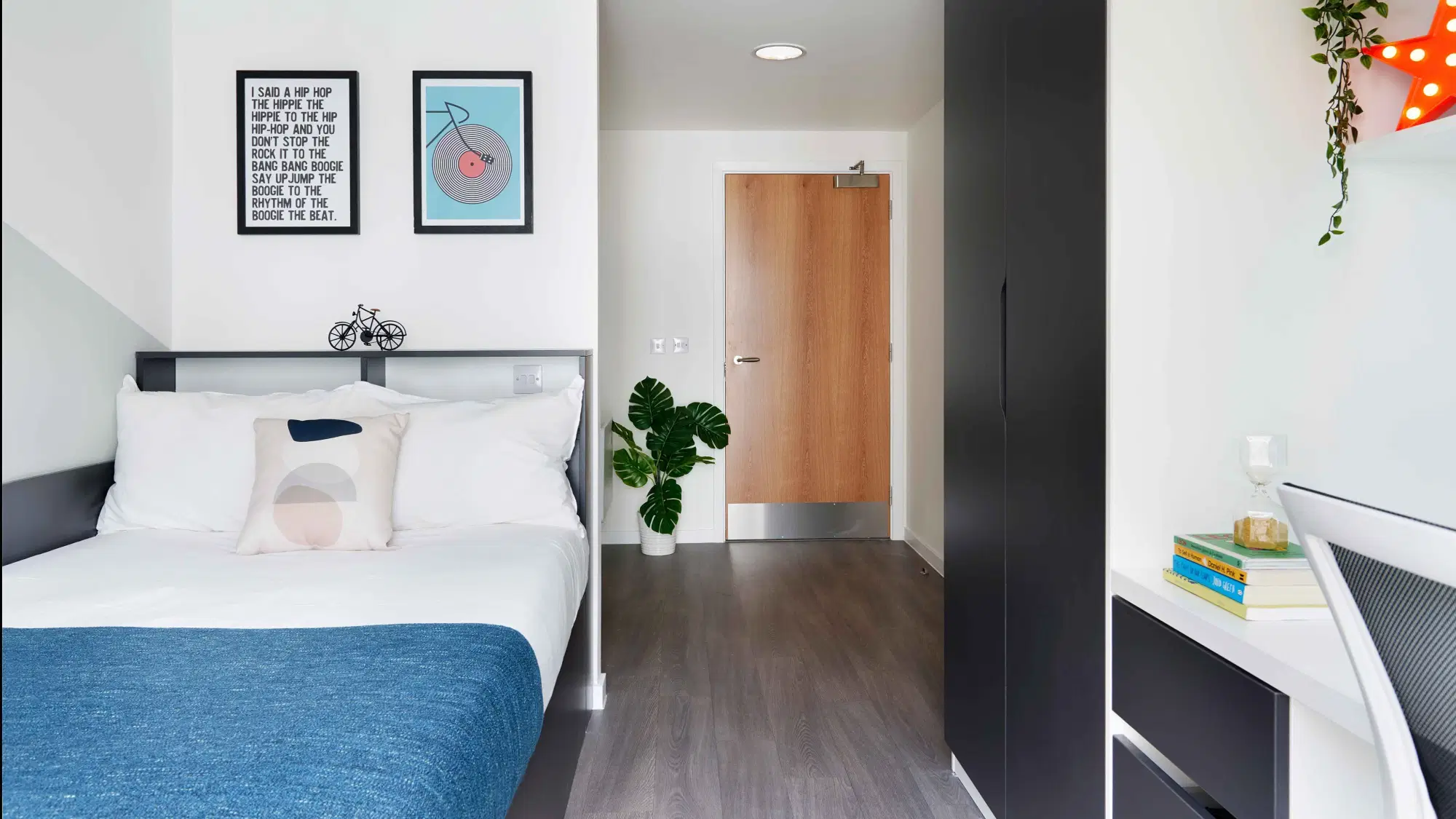 Westfield, Edinburgh – Accessible Gold Ensuite