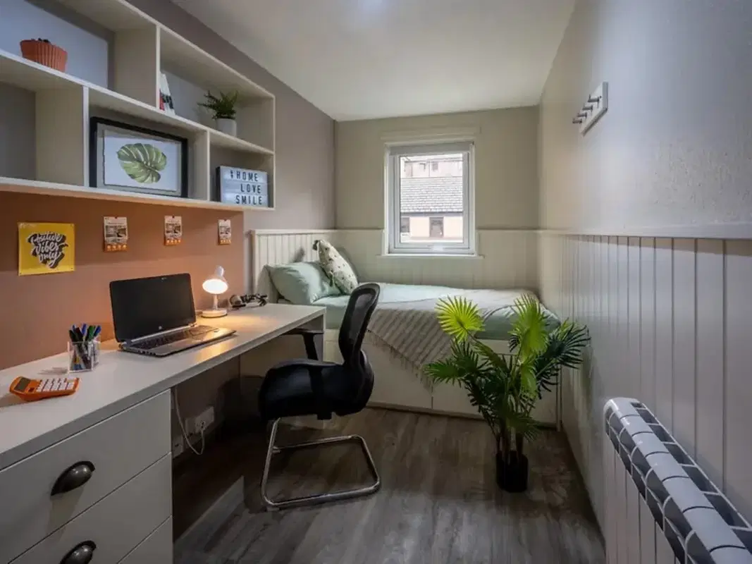 Meadow Court, Edinburgh – 6 Bed Superior
