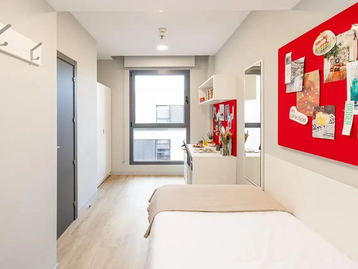 Yugo Emilia Pardo Bazán, Madrid – Individual with Shared Bathroom