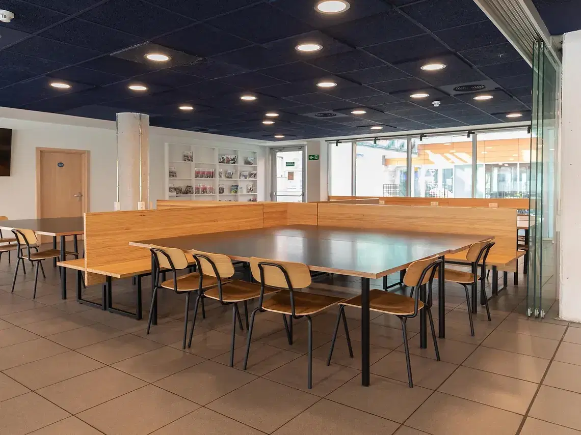 Yugo Galdós, Madrid – Amenities