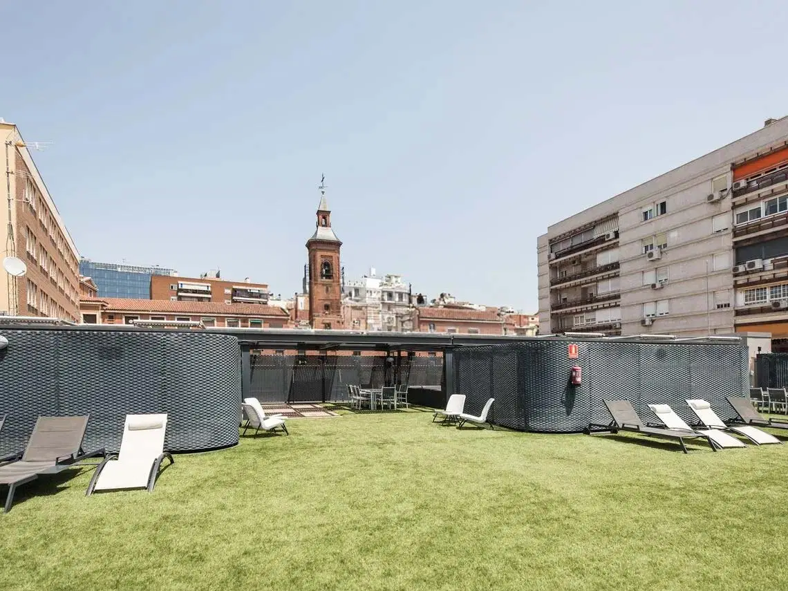 Yugo Claraval, Madrid – Exterior