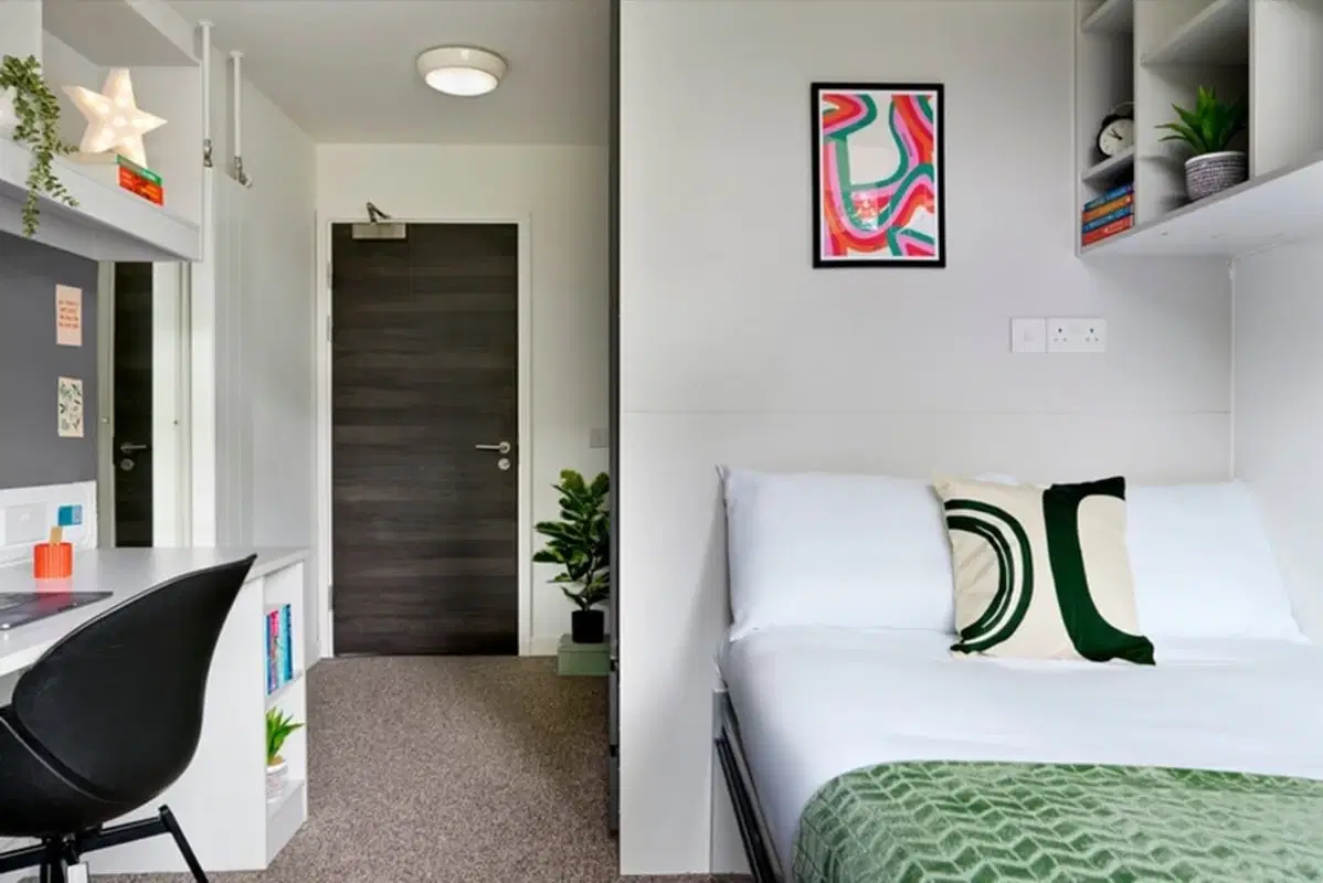 Clifton & Stewart House, Glasgow – Bronze Ensuite