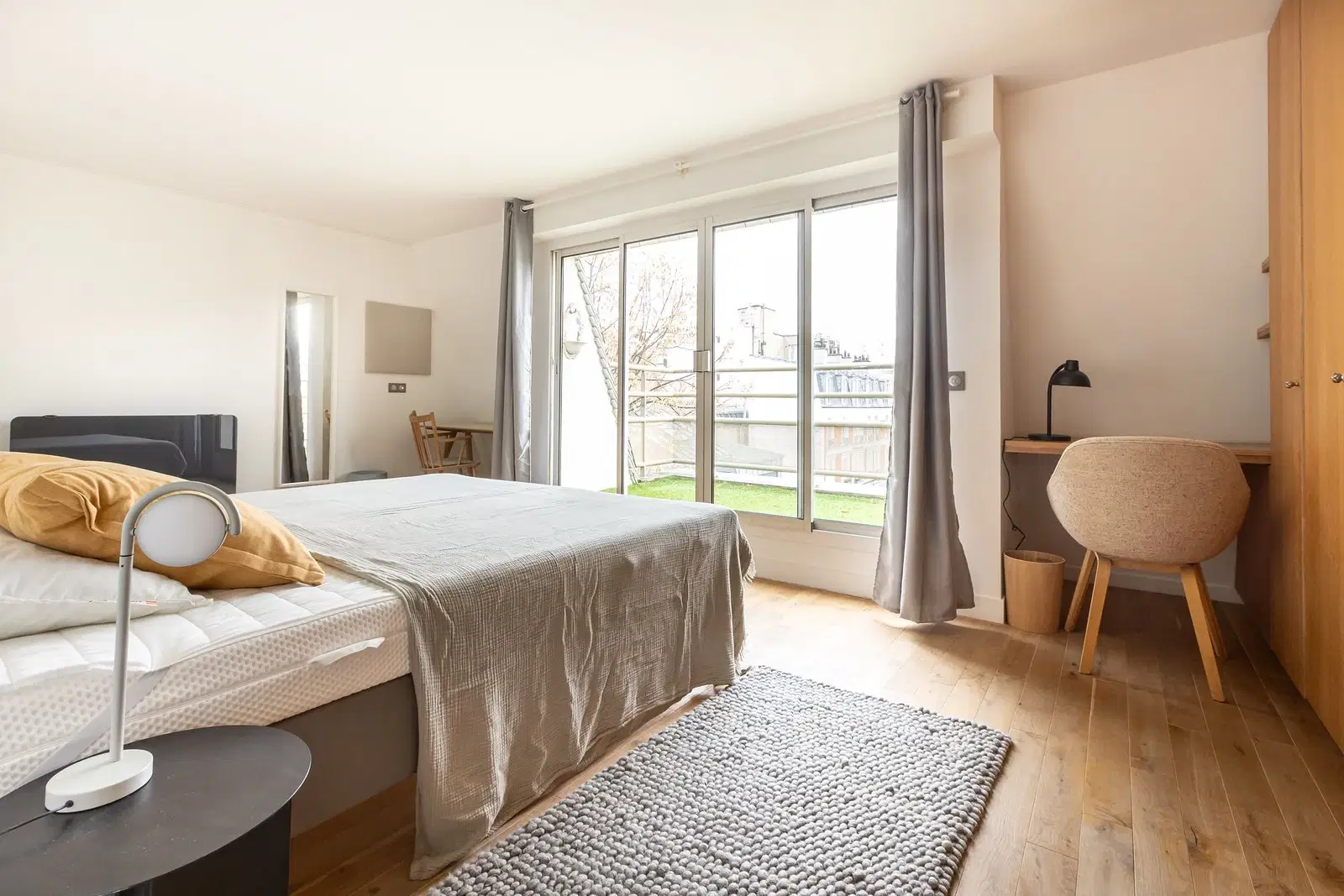 A-CLV 75007, Paris – Brassens Room 6