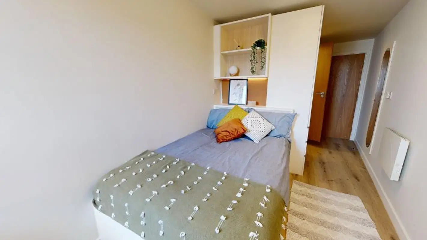 iQ Bristol, Bristol – Silver En Suite Plus