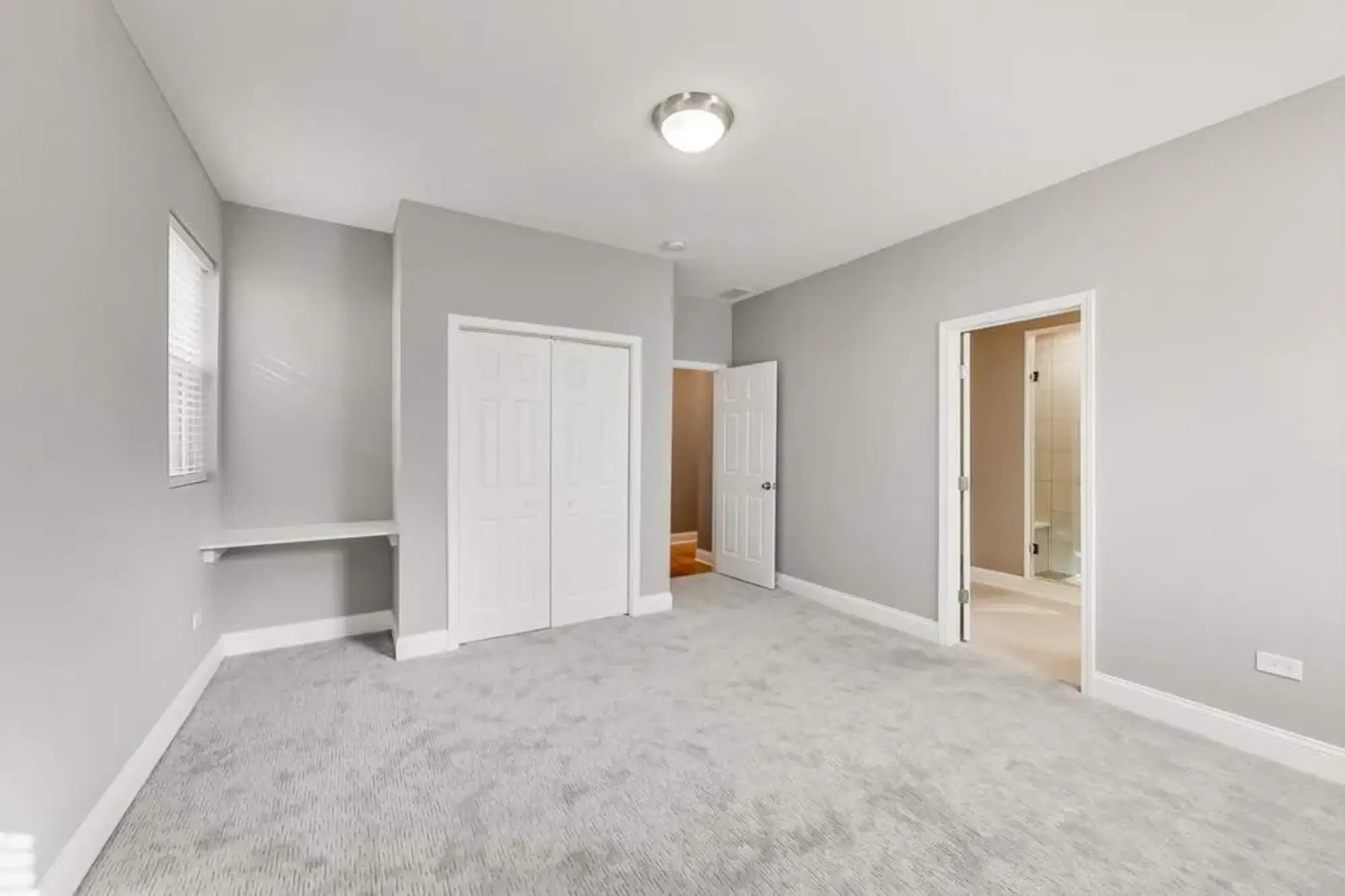 6156 S Kenwood Ave, Chicago – Private Room with Private Bathroom