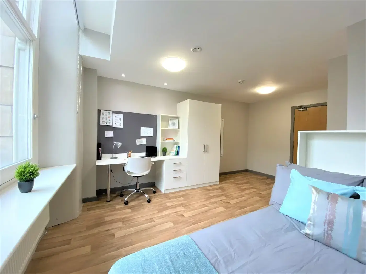 John Bell House, Belfast – Ensuite Gold - Accessible