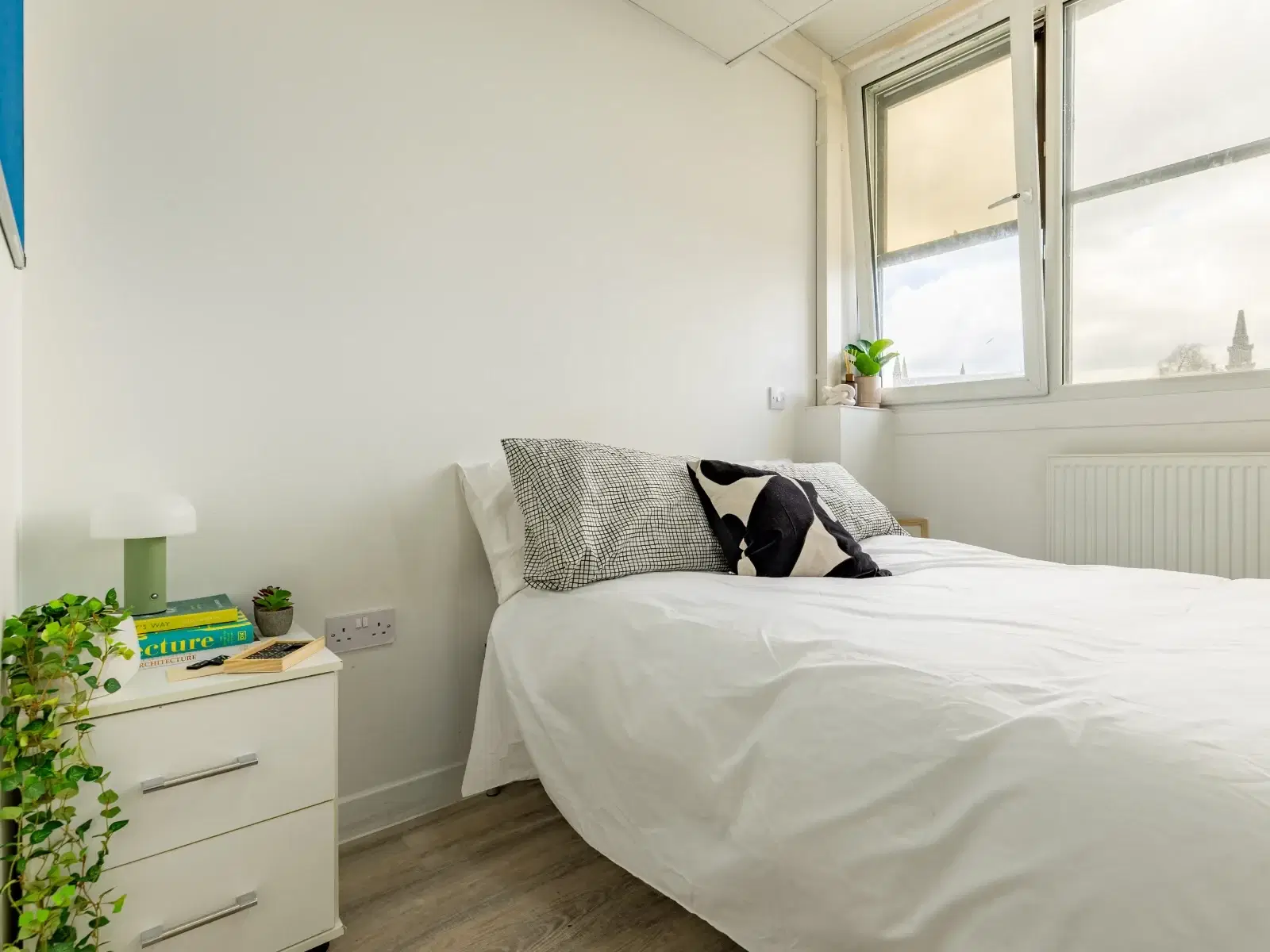 MyPad Paisley, Paisley – Silver En Suite City View