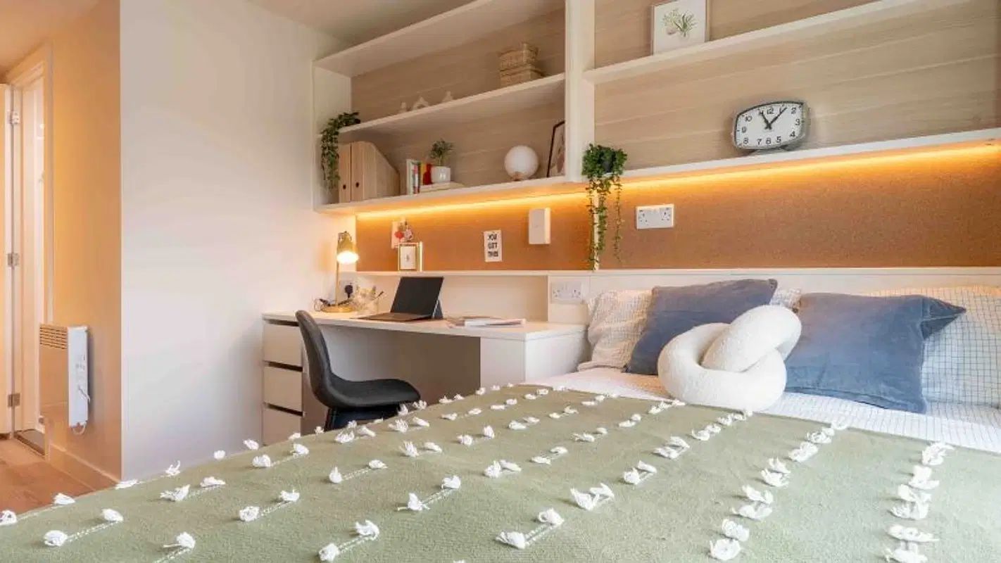iQ Cullen House, Glasgow – Gold En Suite