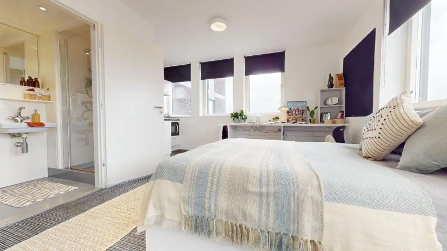 iQ Newland House, Nottingham – Gold Studio Premium