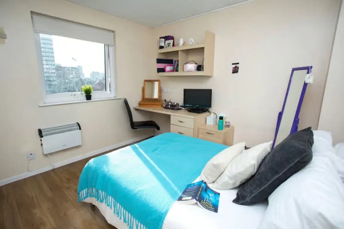 Manchester Court, Manchester – Gold Ensuite