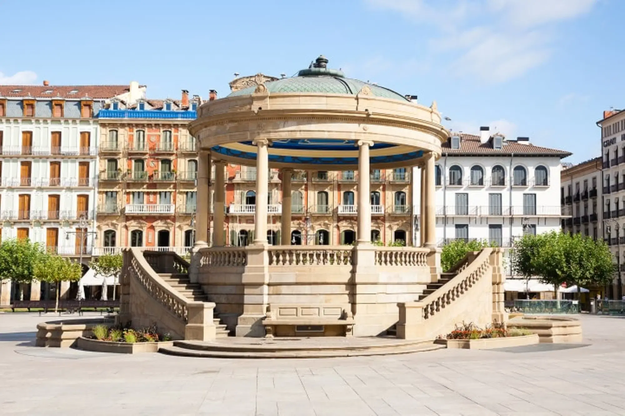 Pamplona Monjardin, Pamplona – Exterior