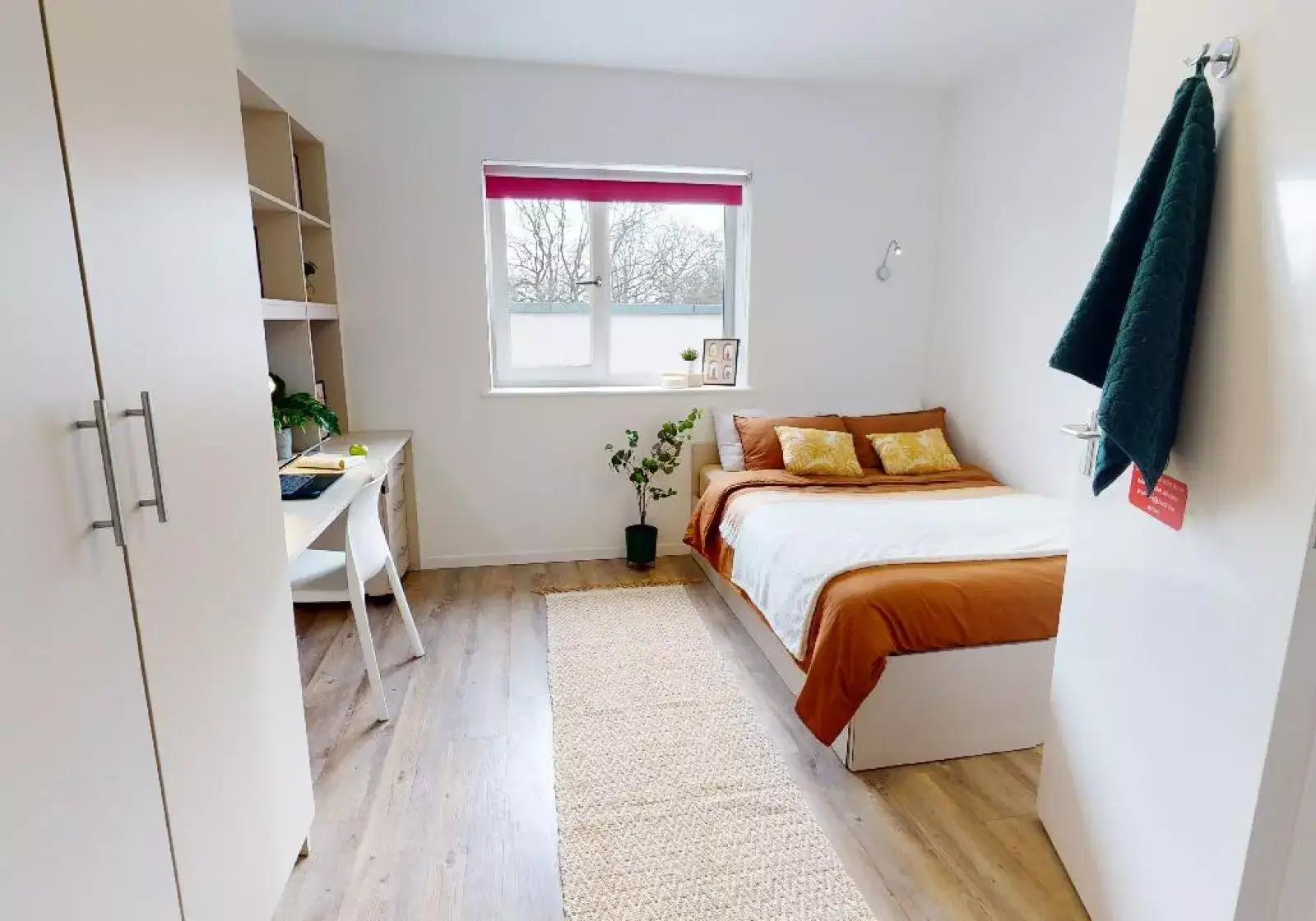 iQ The Pad, Egham – Gold En Suite
