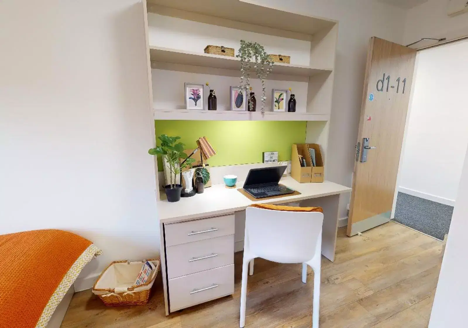 iQ The Pad, Egham – Bronze Studio Plus