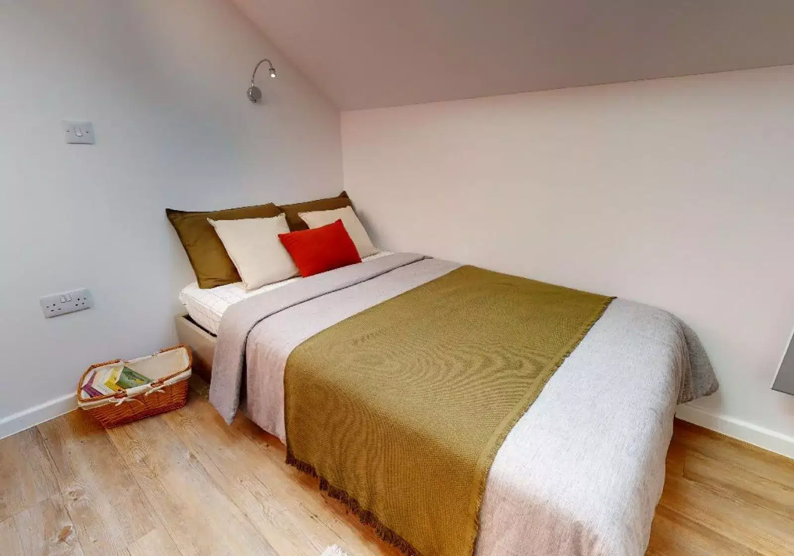 iQ The Podium, Egham – Gold 2 Bed Apartment