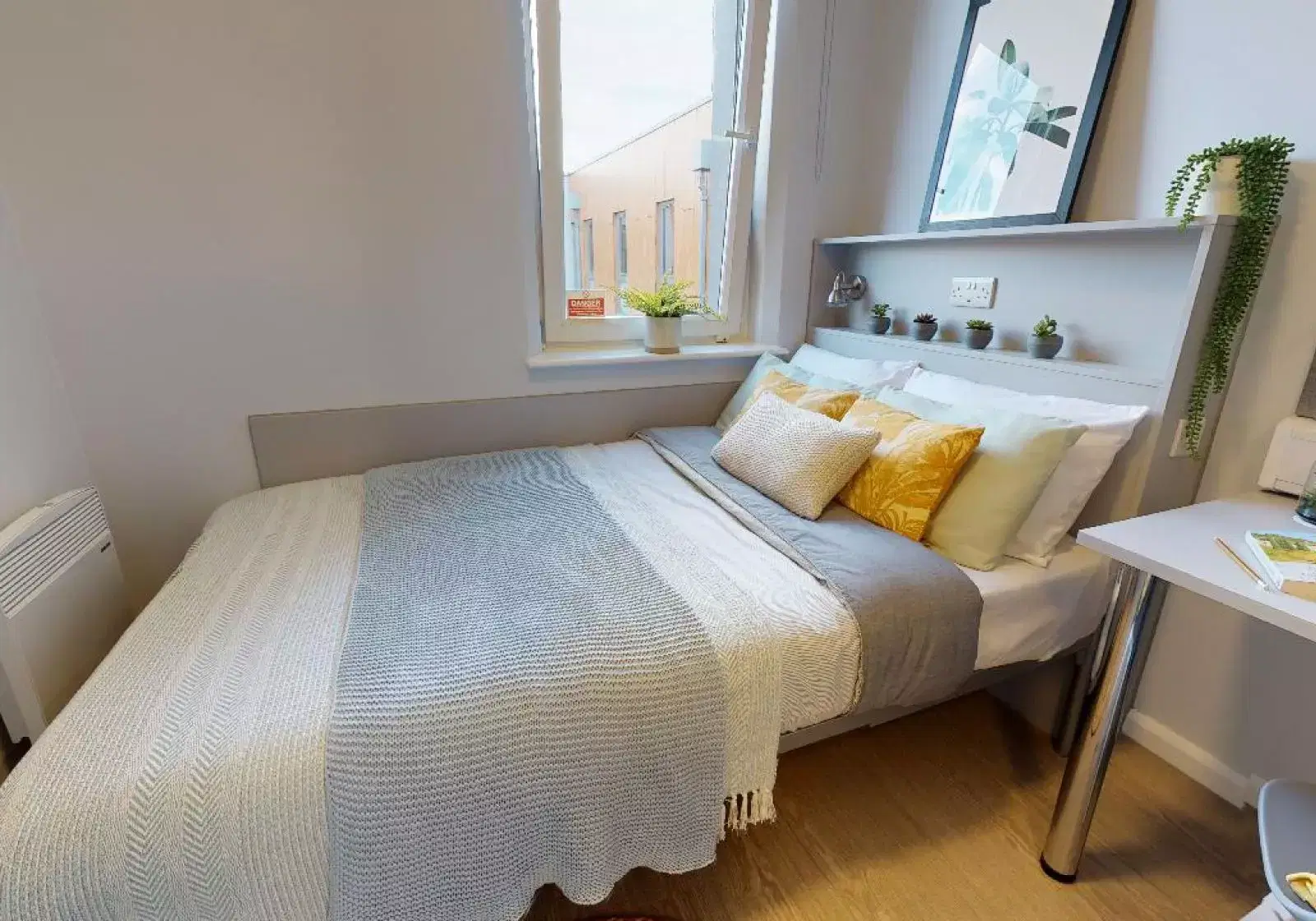 iQ Will Wyatt Court, London – Silver En Suite Plus