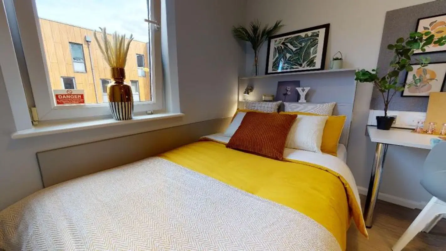iQ Will Wyatt Court, London – Gold En Suite