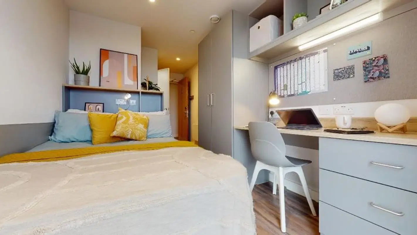 iQ Weaver Place, Coventry – Bronze En Suite Plus