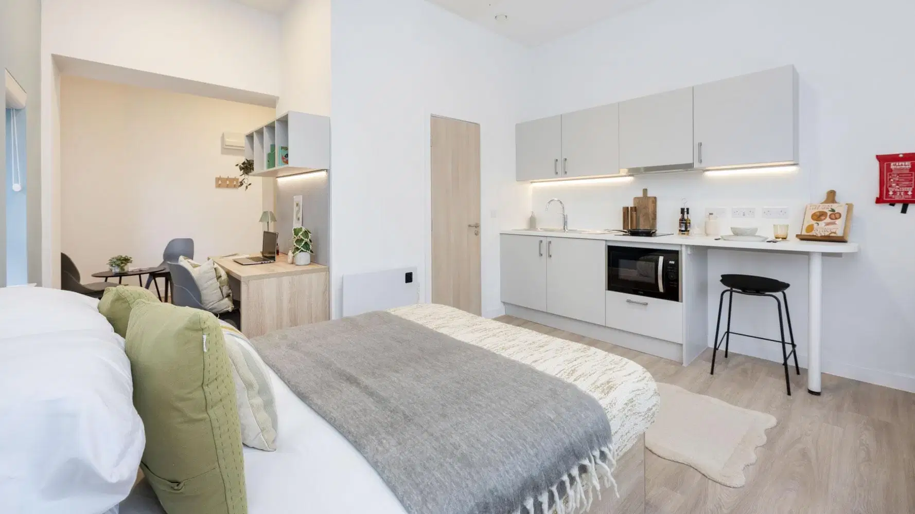 St Gabriels Court, Manchester – Deluxe Bay Studio