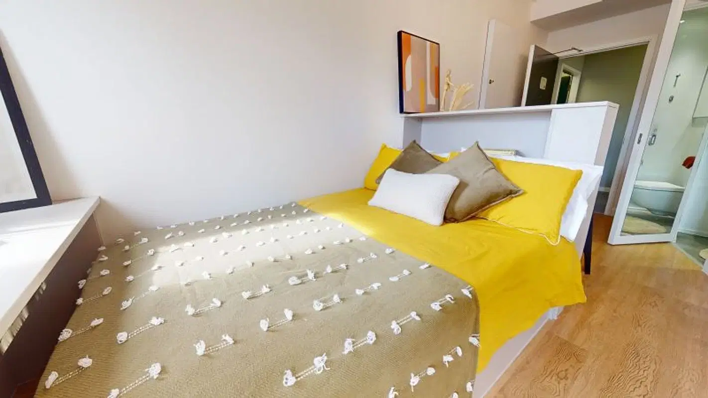 iQ East Court, London – Gold Studio