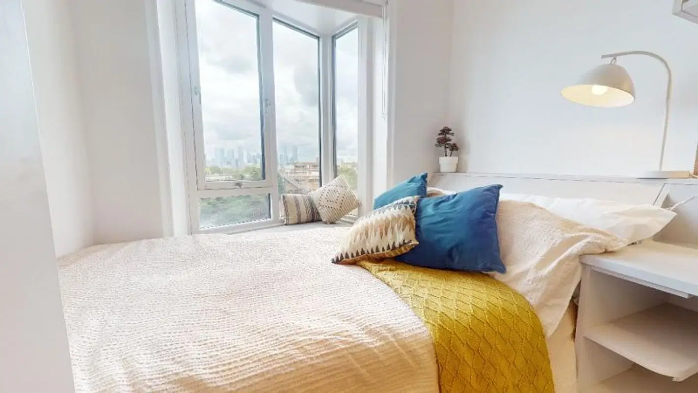 iQ East Court, London – Silver Studio Plus