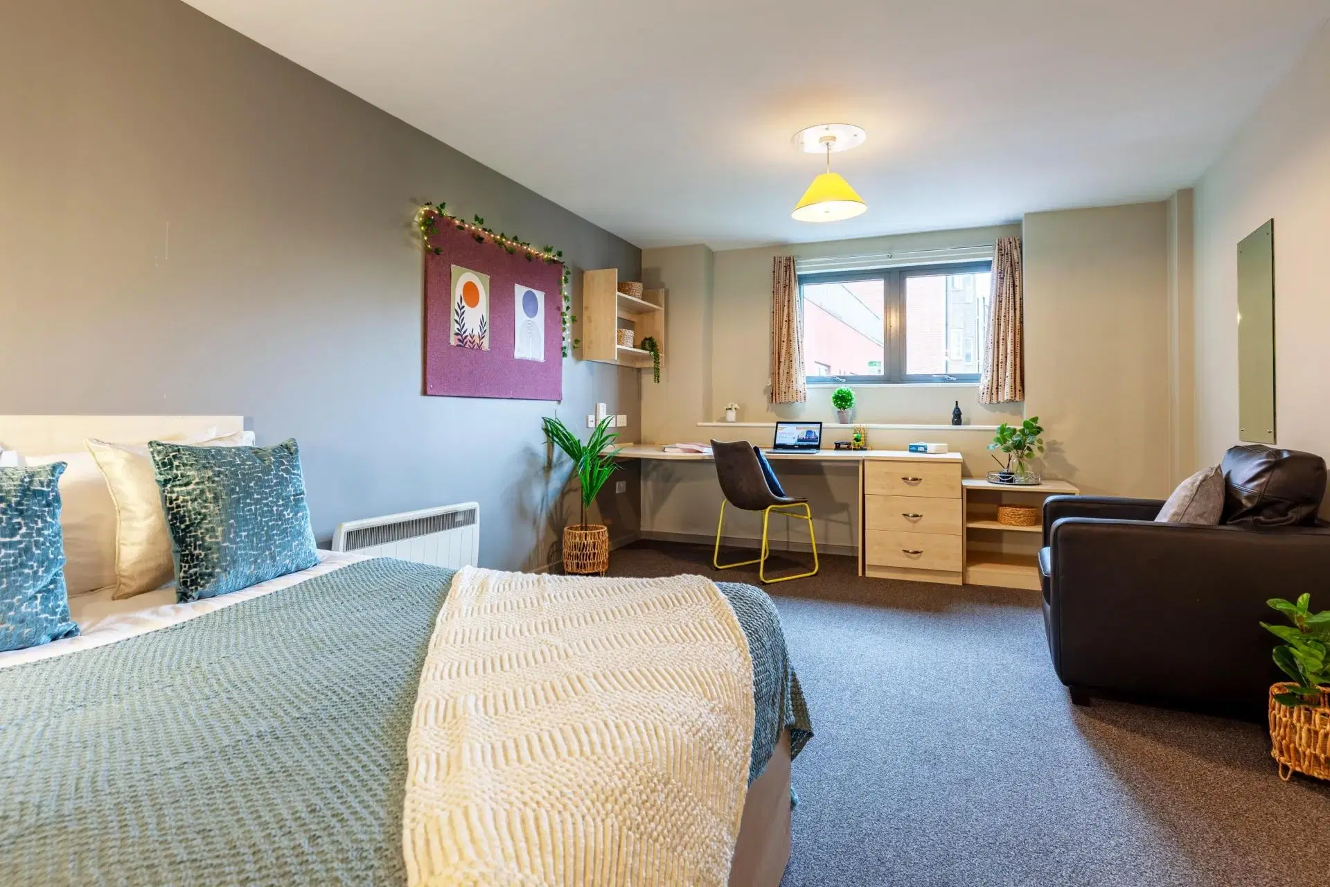 Crown House, Reading – Classic Ensuite Plus