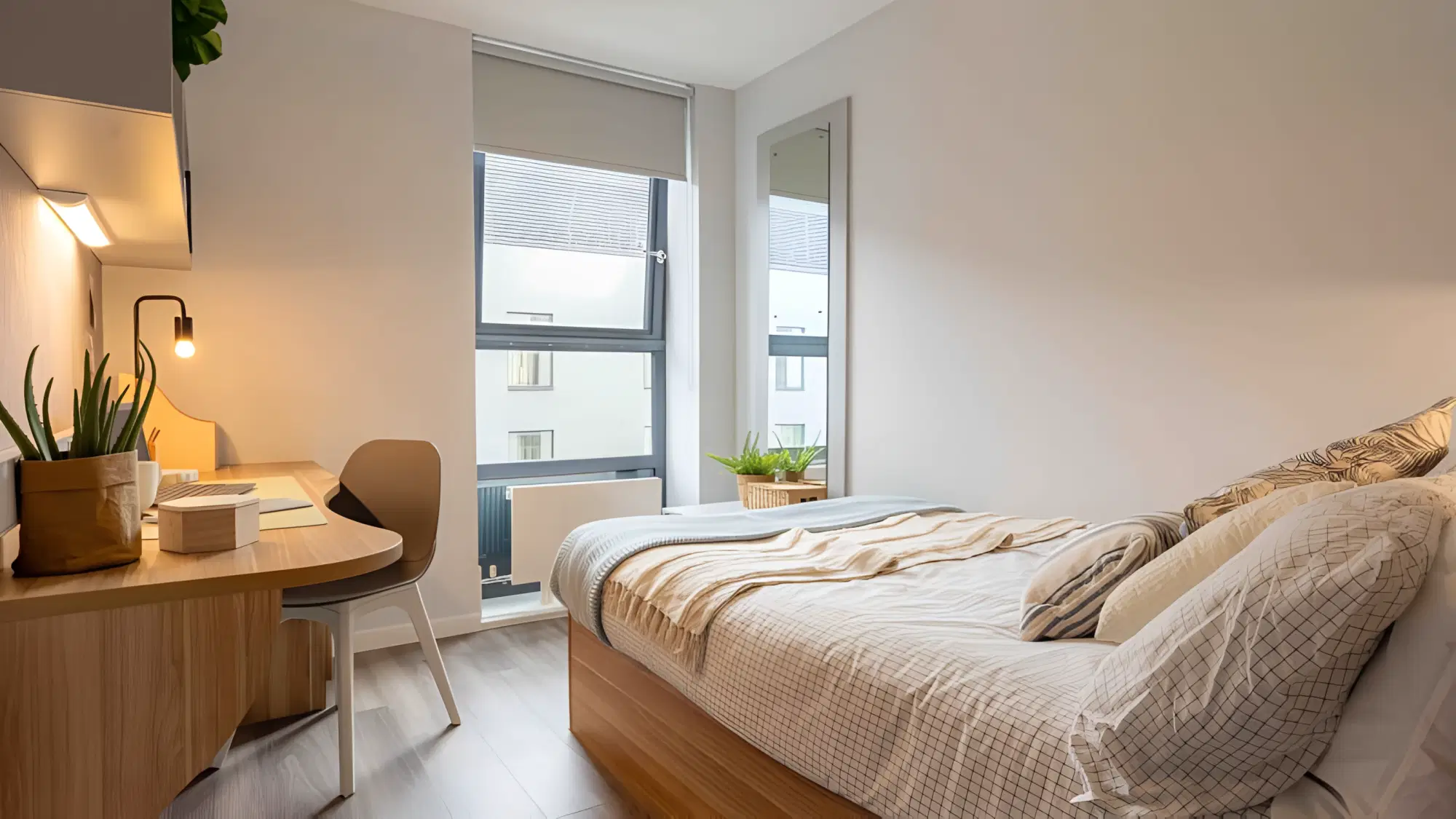 iQ Sterling Court, London – Bronze En Suite Deluxe