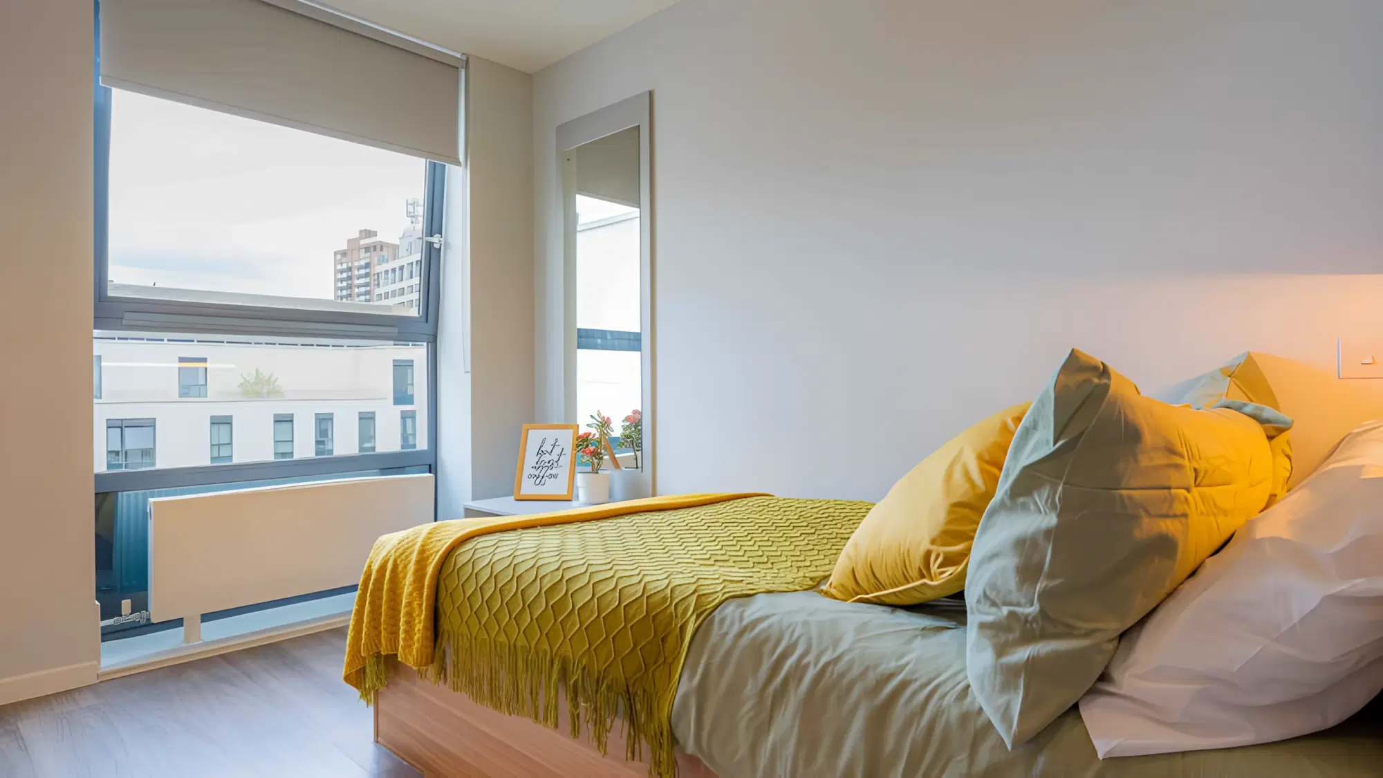 iQ Sterling Court, London – Bronze Studio Deluxe