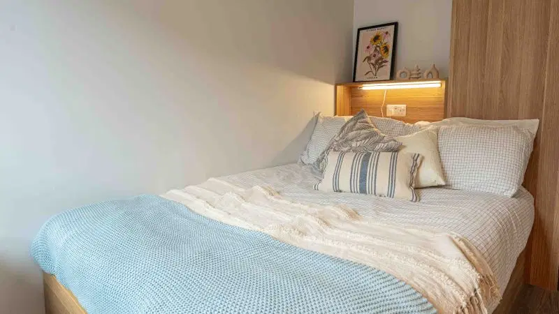 iQ Sterling Court, London – Copper En Suite Premium
