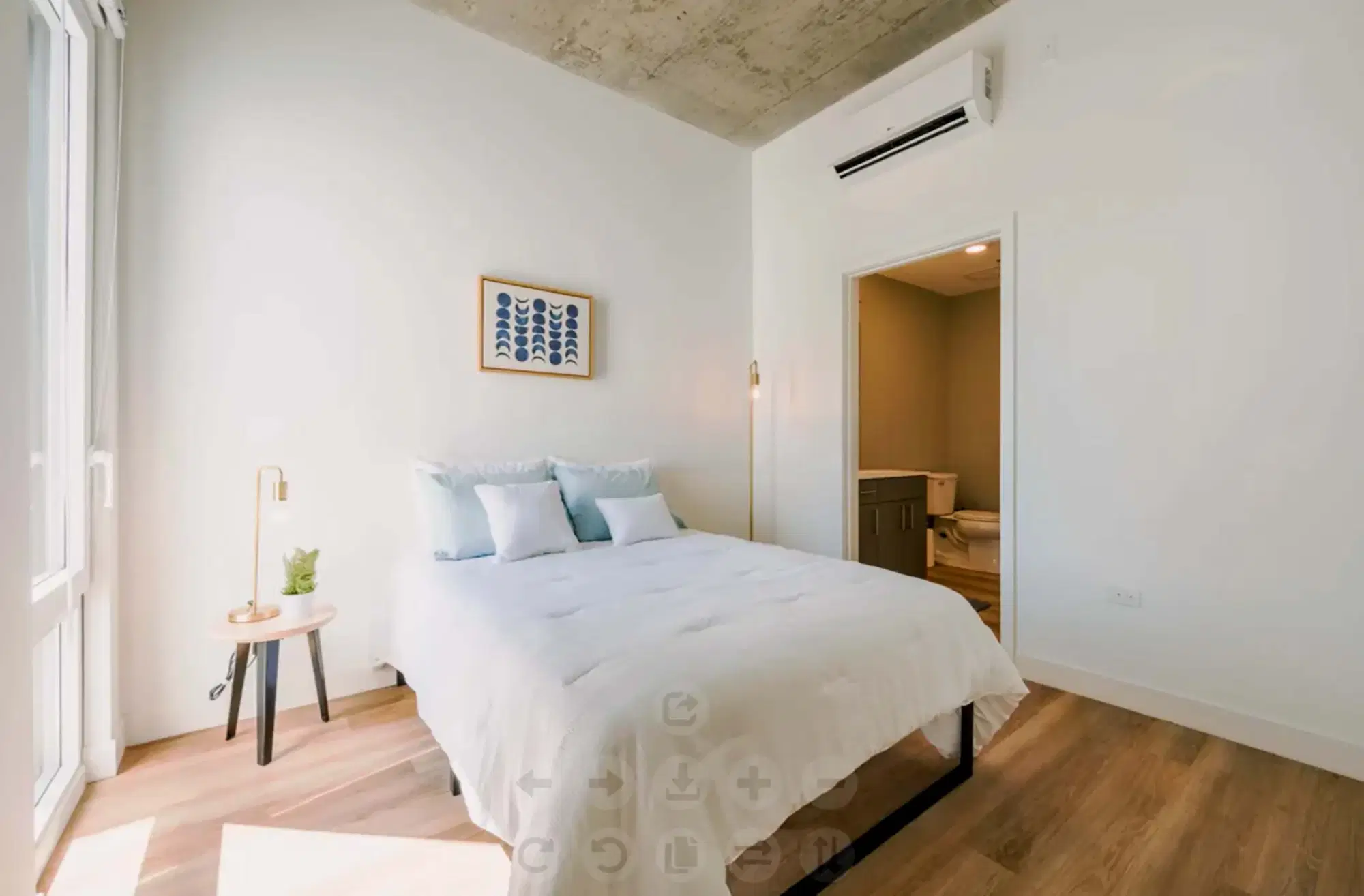 Post, Chicago – Private Bed in a 4 Bed 3 Bath C