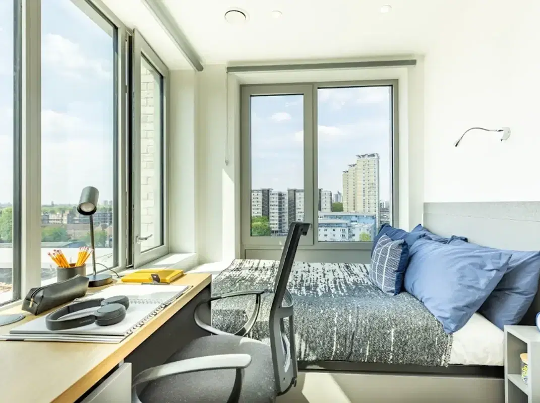 Great Court, London – Bronze En Suite