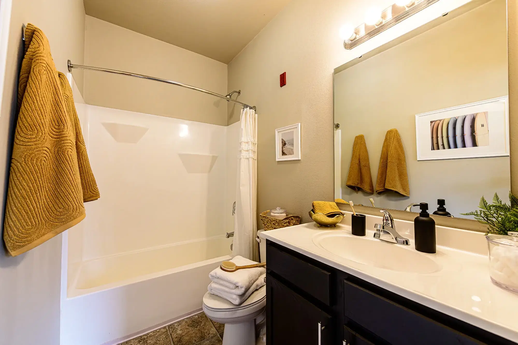 The Dillon, Bloomington – Bathroom