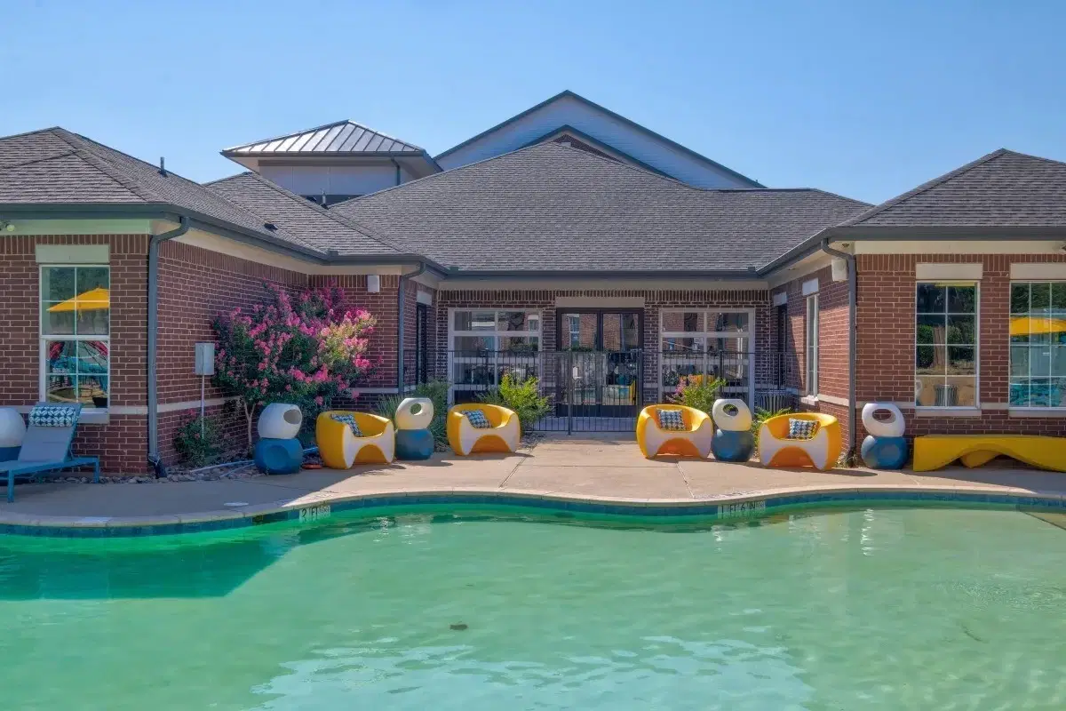 Rendezvous, Edmond – Amenities