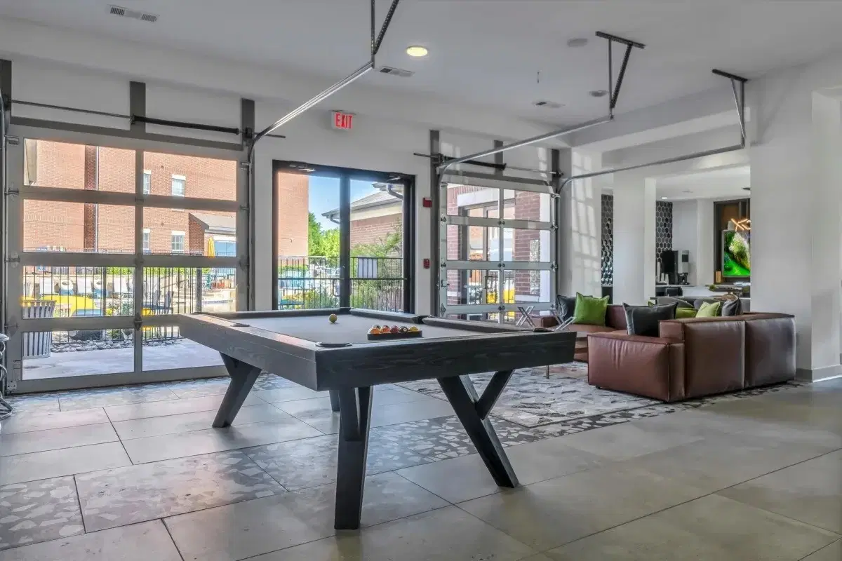 Rendezvous, Edmond – Amenities