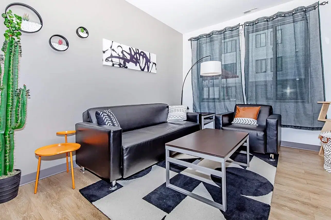 The 50/50, Lincoln – Common Area