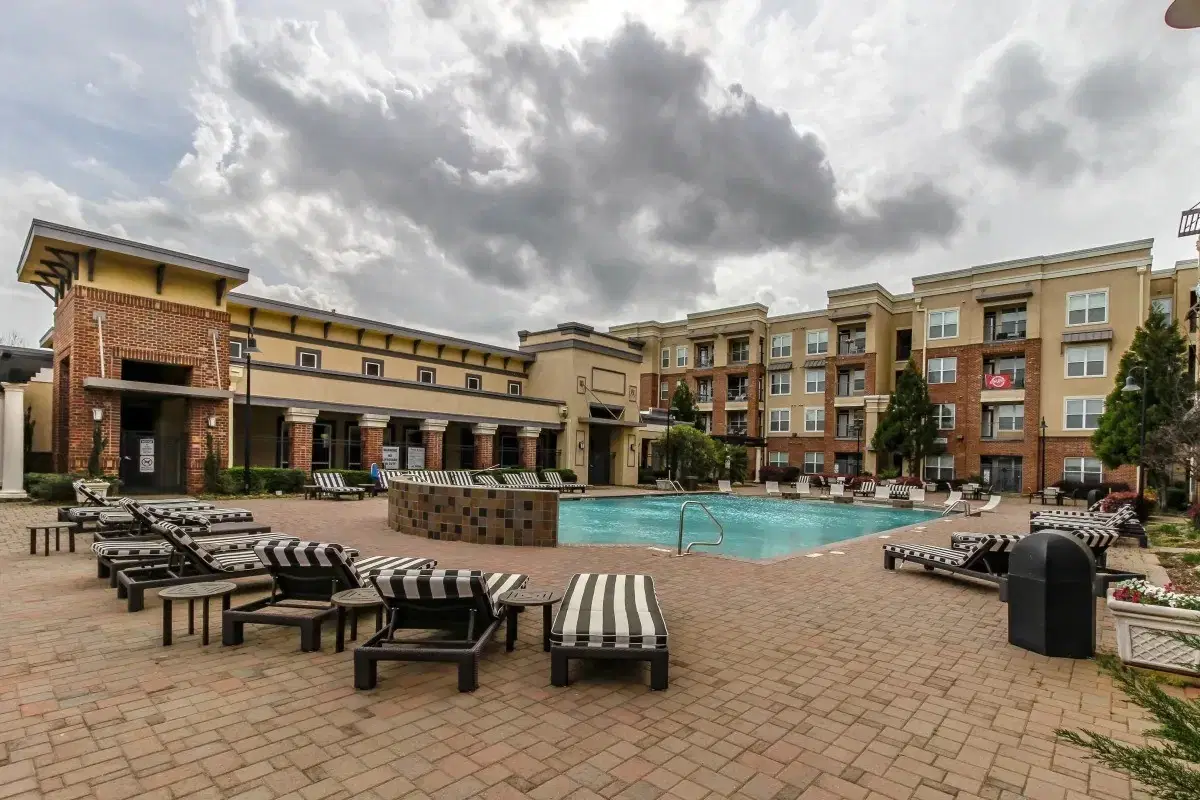The Crimson, Tuscaloosa – Exterior