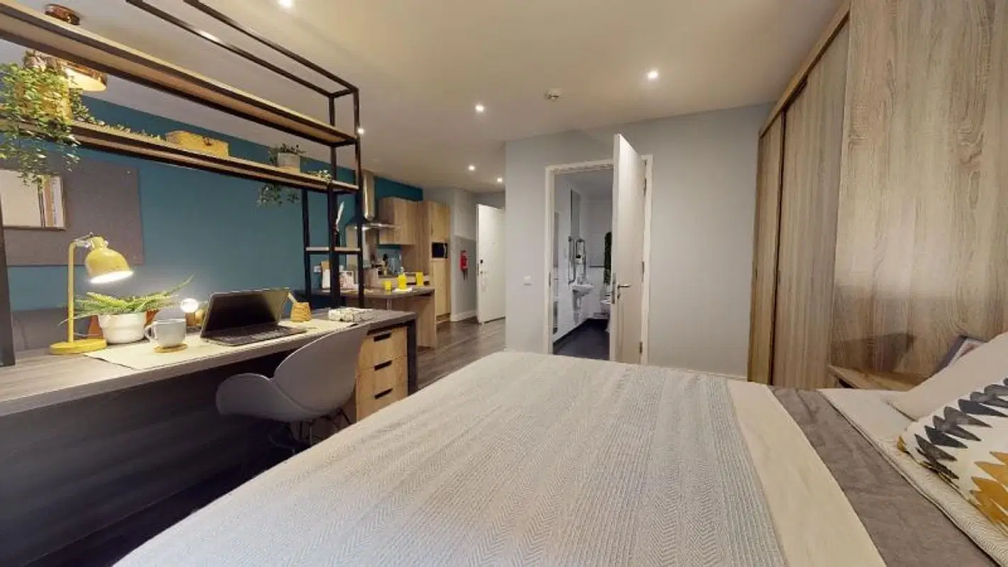 iQ Hammersmith, London – Platinum Studio Plus