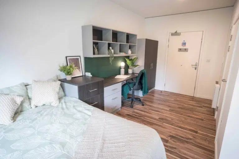 Hox Park, Egham – Premium Adaptable Studio