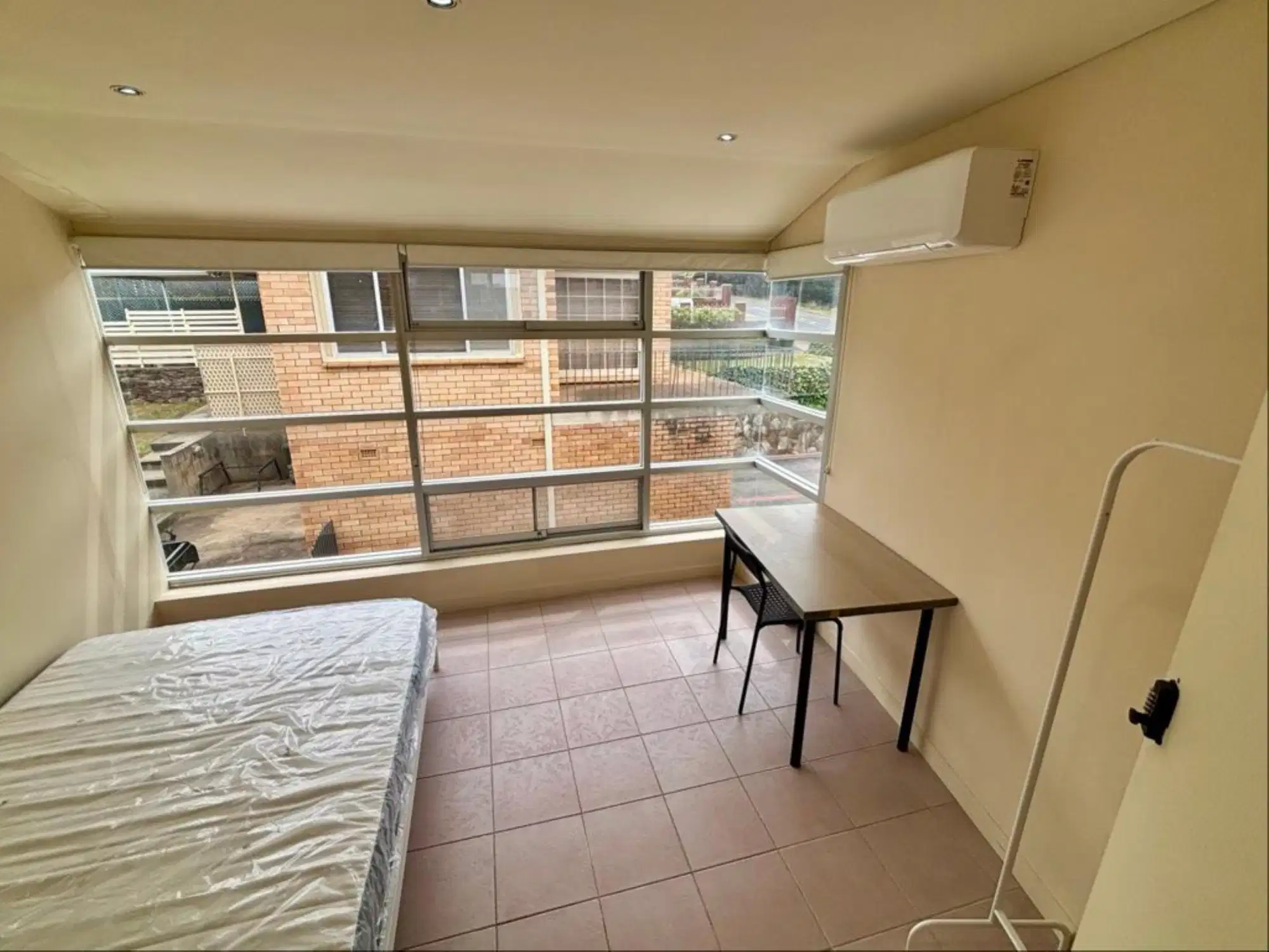 Room in a 4 Bedroom Apartment, 29 Brookvale Rd, Windsor Gardens, Australia SA 5087