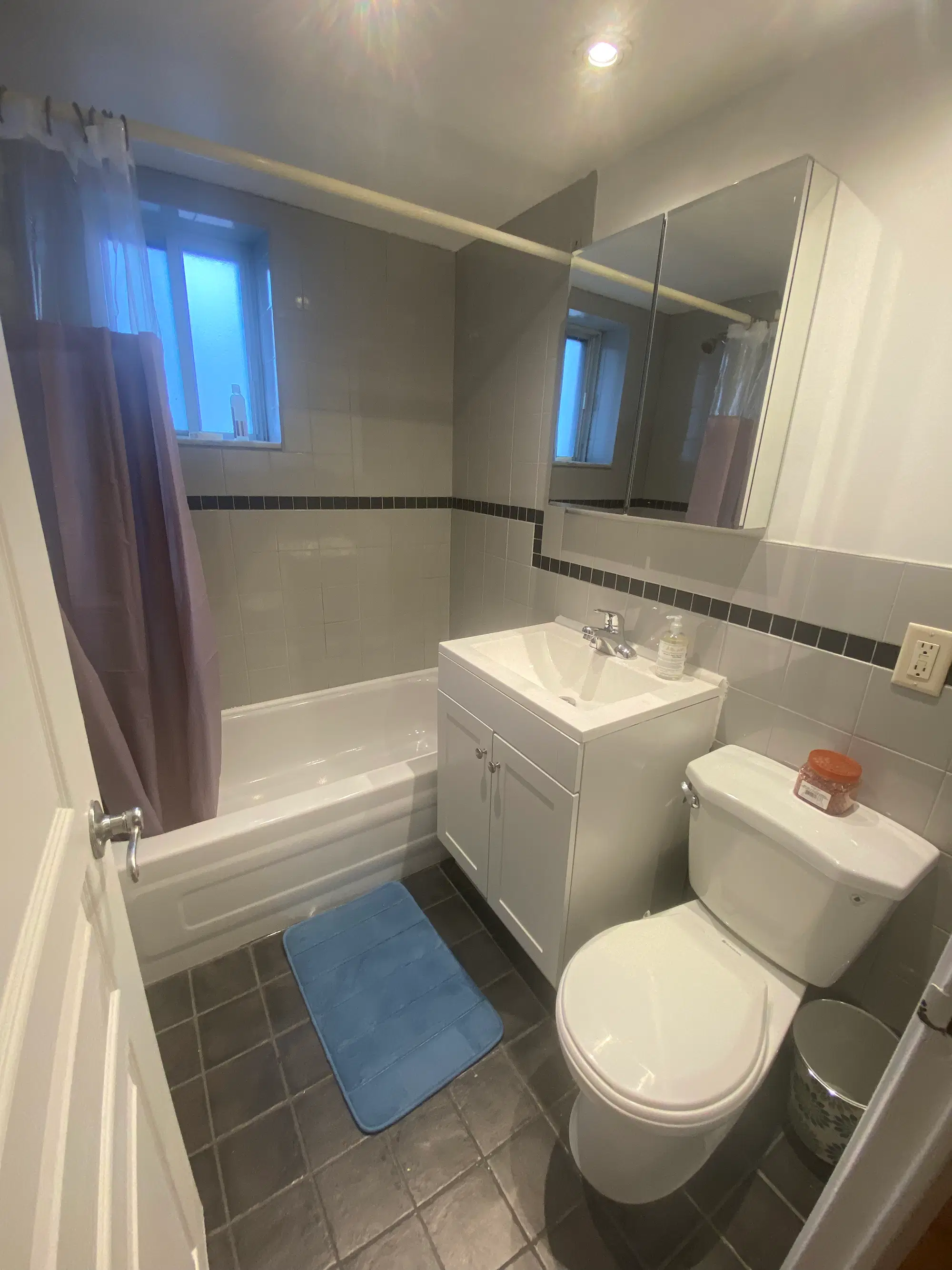 Pearson Housing Drummond Street, Montreal – Bathroom
