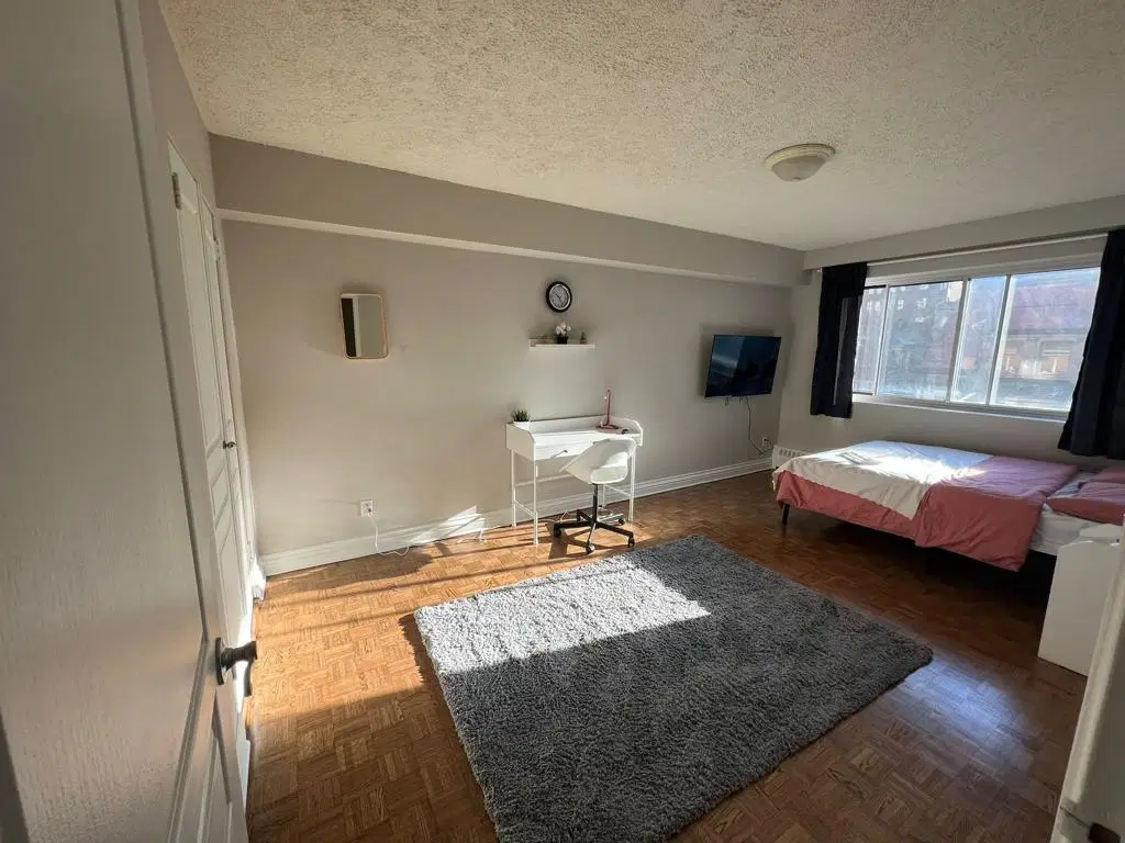 Pearson Housing Drummond Street, Montreal – Bedroom